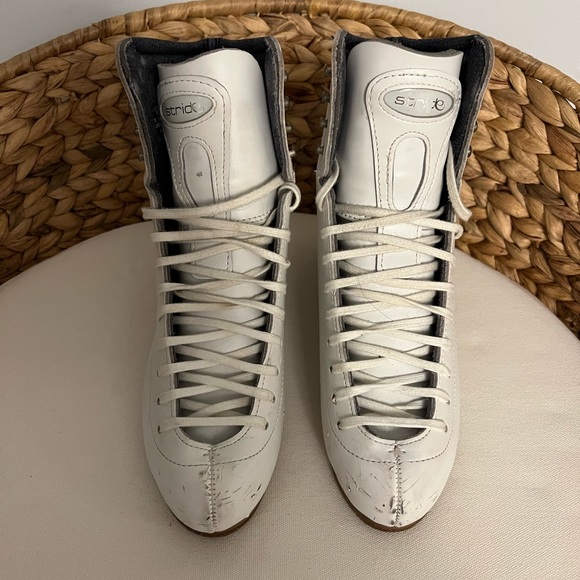 Riedell Stride Figure skates 6.5 narrow - Picture 3 of 3